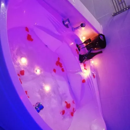 V&m Con Jacuzzi بيت للعطل أوستوني