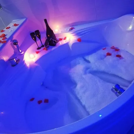 V&m Con Jacuzzi بيت للعطل
