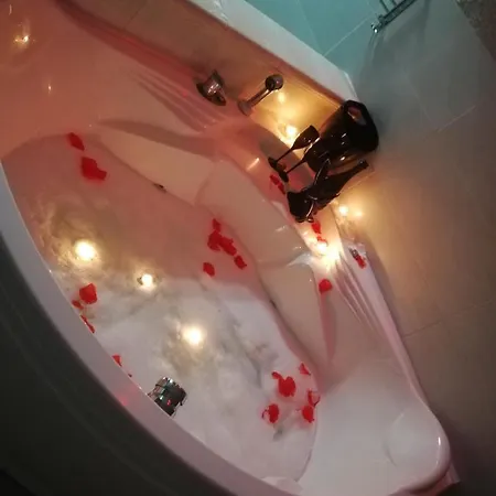 V&m Con Jacuzzi بيت للعطل *