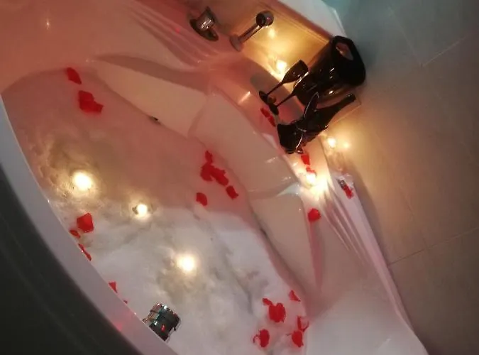 V&m Con Jacuzzi 度假居 *