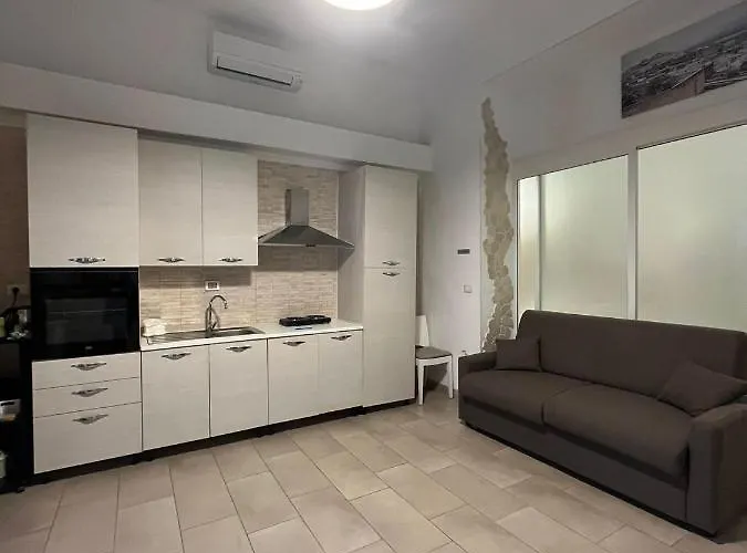 V&m Con Jacuzzi * 奥斯图尼