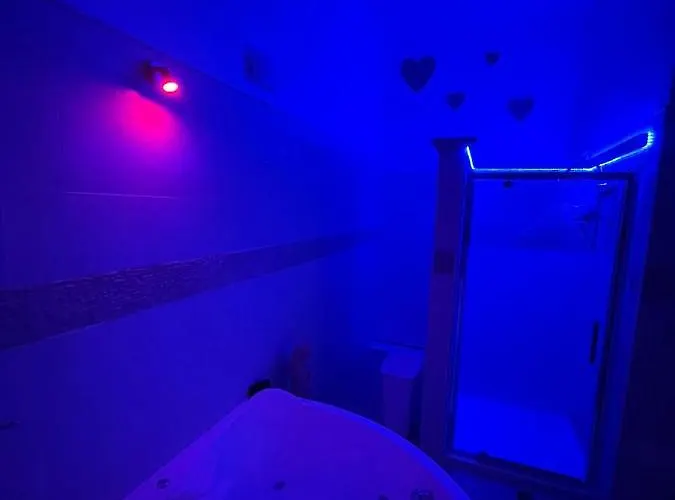 V&m Con Jacuzzi 奥斯图尼