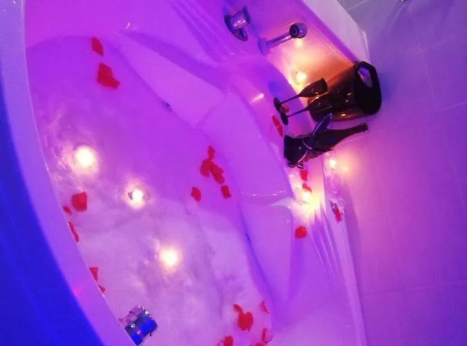 V&m Con Jacuzzi 펜션 오스투니
