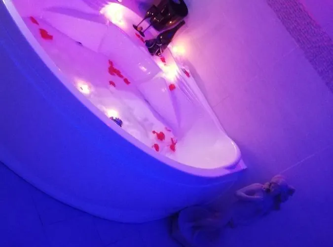 V&m Con Jacuzzi 펜션 오스투니