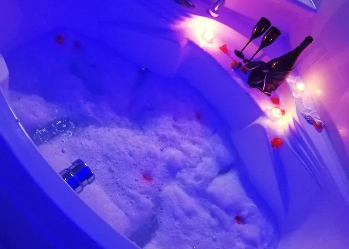 펜션 V&m Con Jacuzzi 오스투니